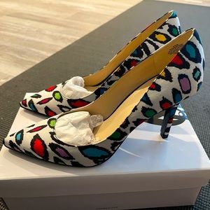 Nine West Martina Heels, size 8.5 (NWOT)